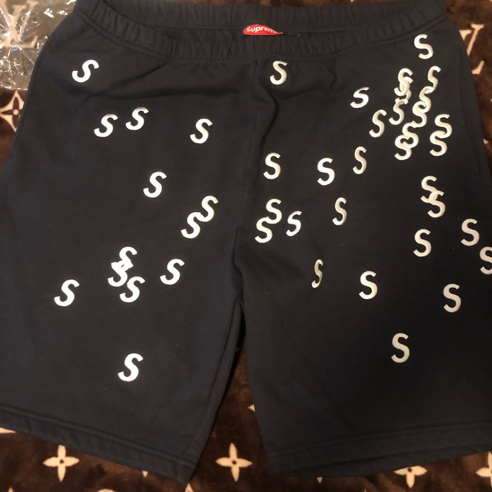 NWT Authentic Supreme Embroidered S Sweatshorts!